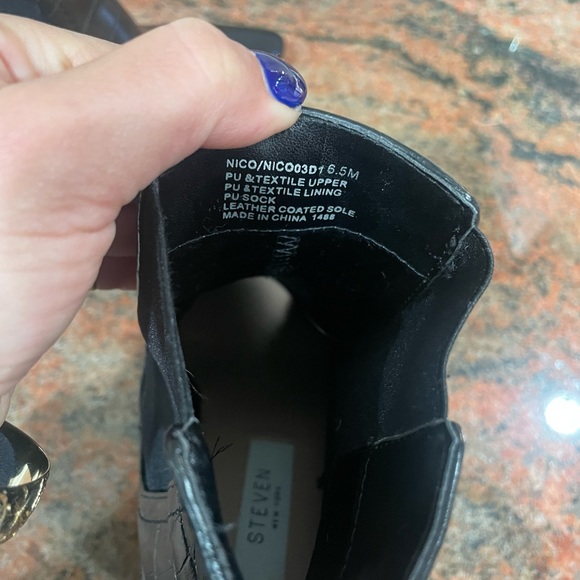 Steve Madden - NICO Black Crocodile Bootie - Picture 4 of 4